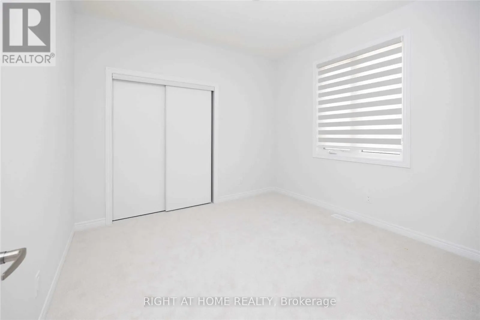 10 SPRUCEDALE WAY