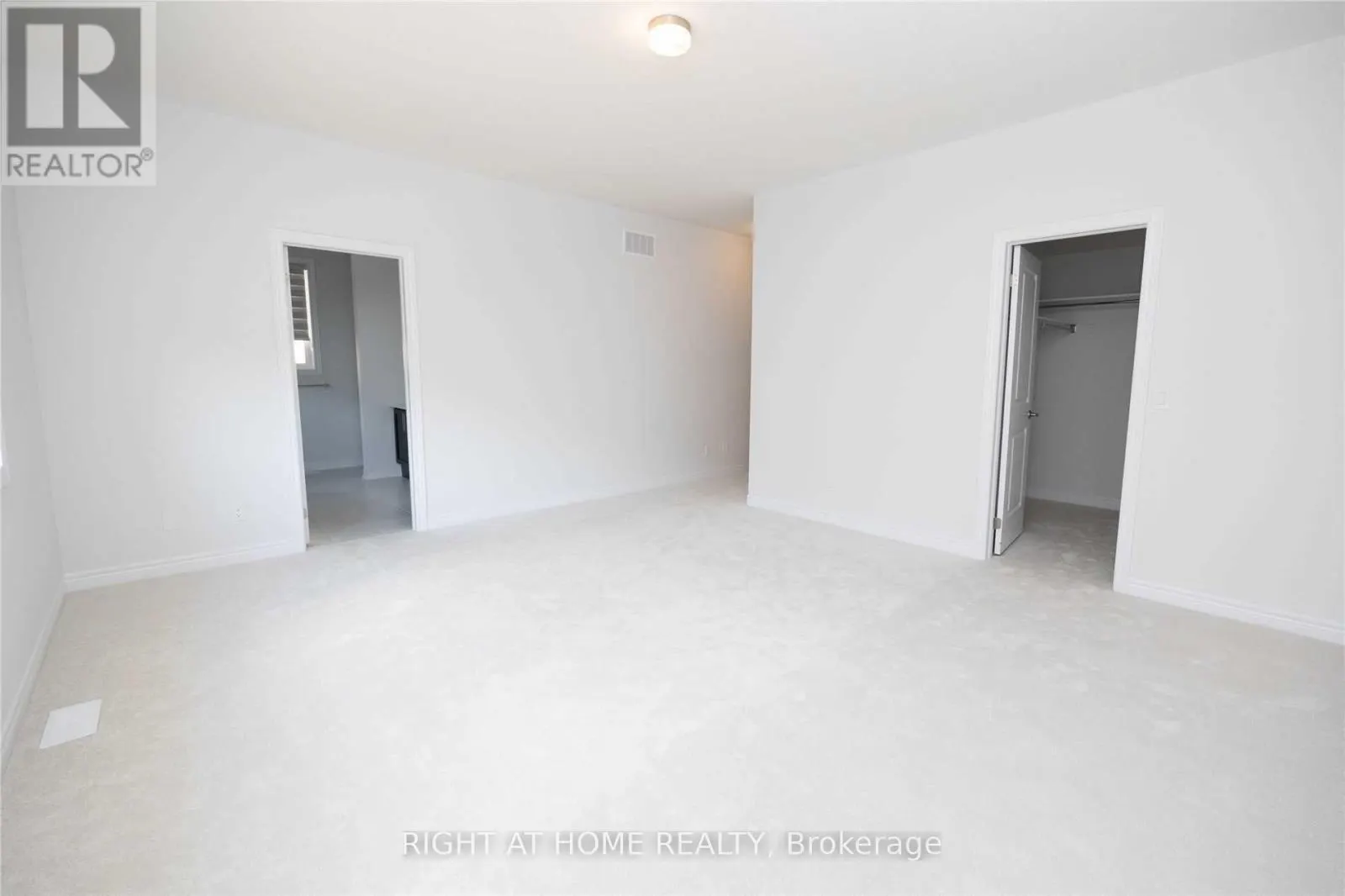 10 SPRUCEDALE WAY