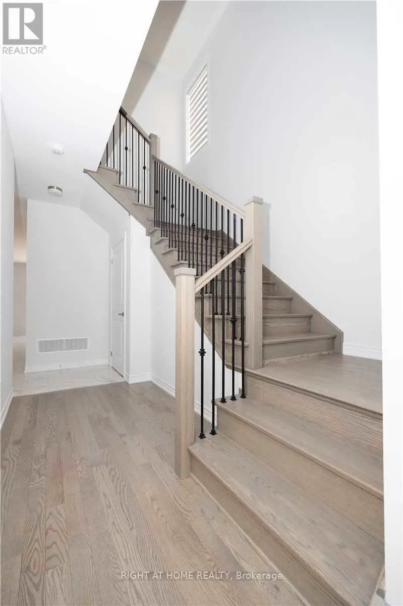 10 SPRUCEDALE WAY