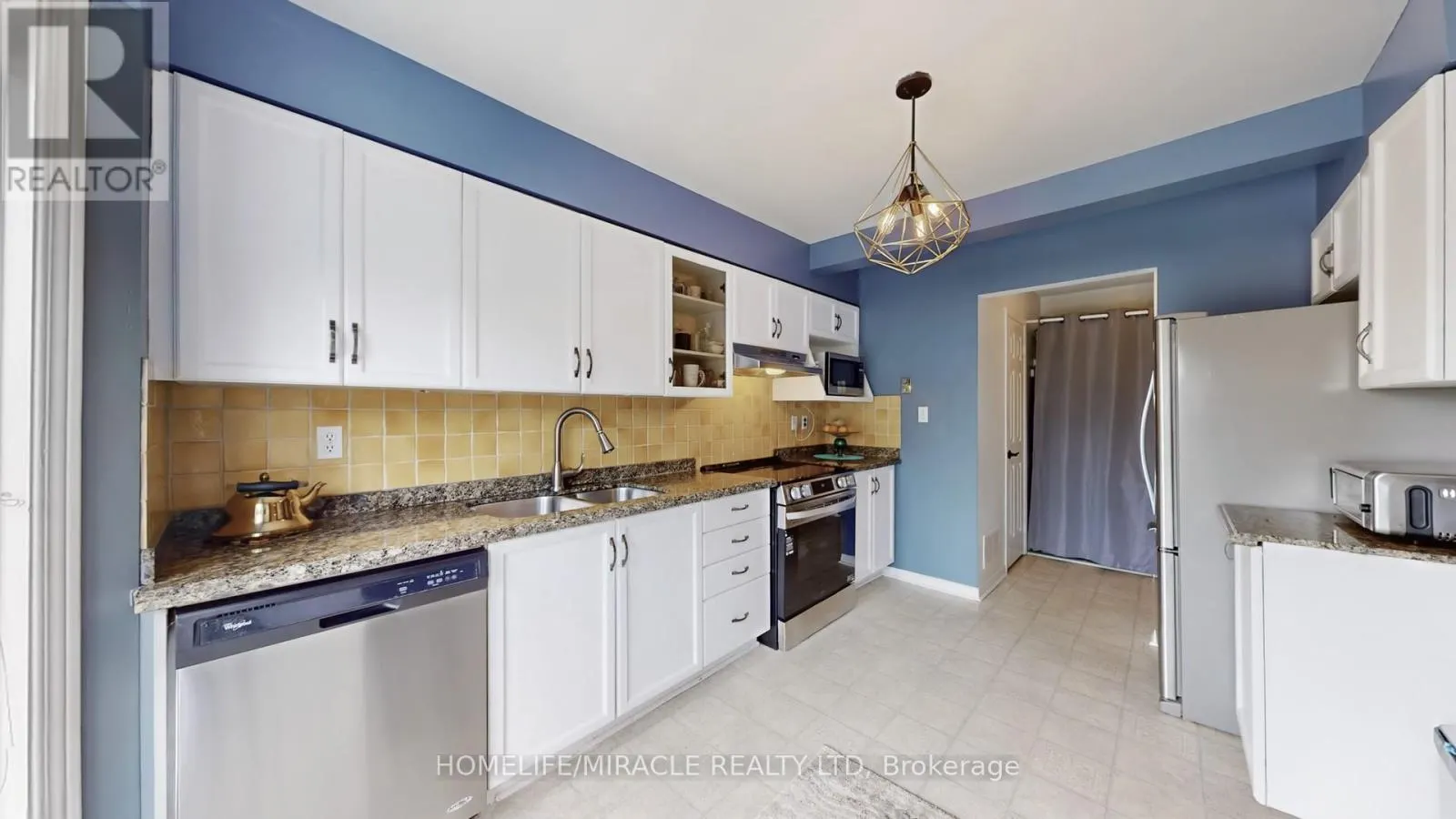 4 WILLIAM CURTIS CIRCLE