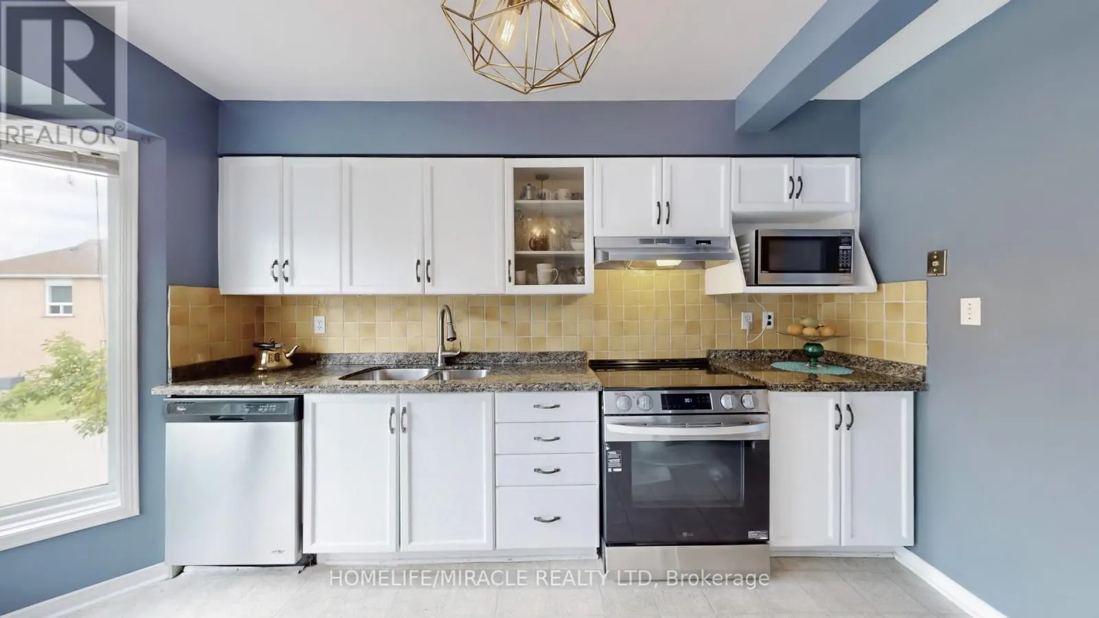 4 WILLIAM CURTIS CIRCLE