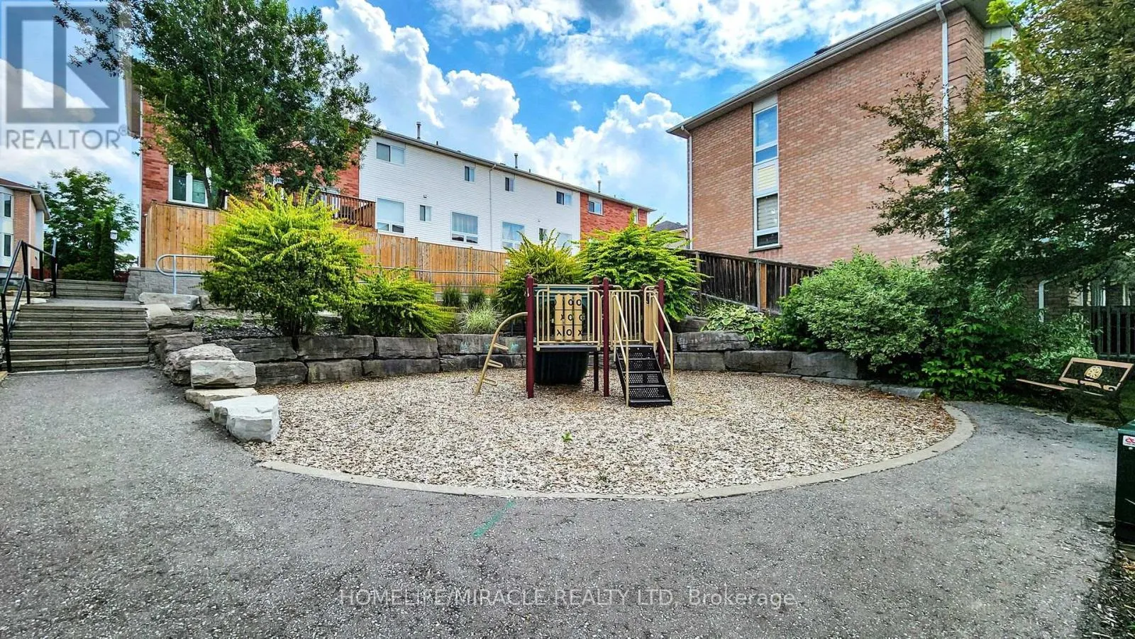4 WILLIAM CURTIS CIRCLE