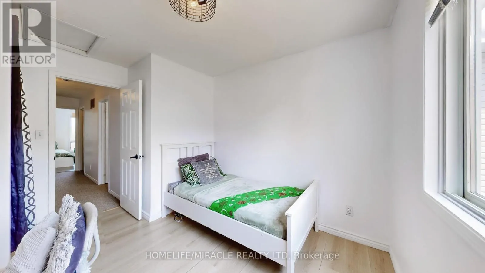 4 WILLIAM CURTIS CIRCLE