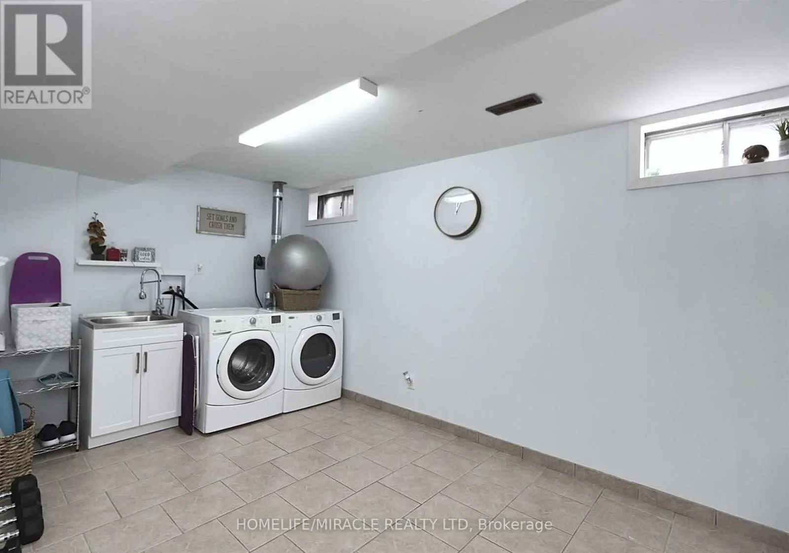 4 WILLIAM CURTIS CIRCLE