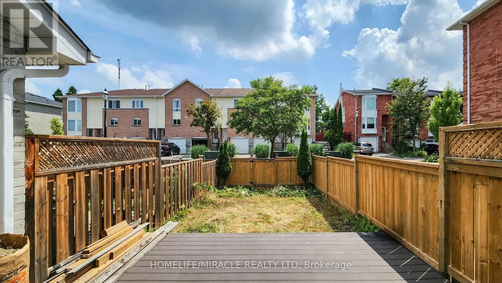 4 WILLIAM CURTIS CIRCLE