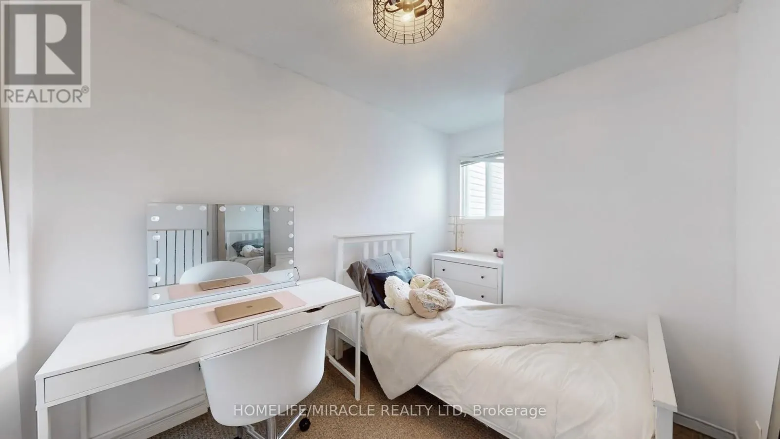 4 WILLIAM CURTIS CIRCLE