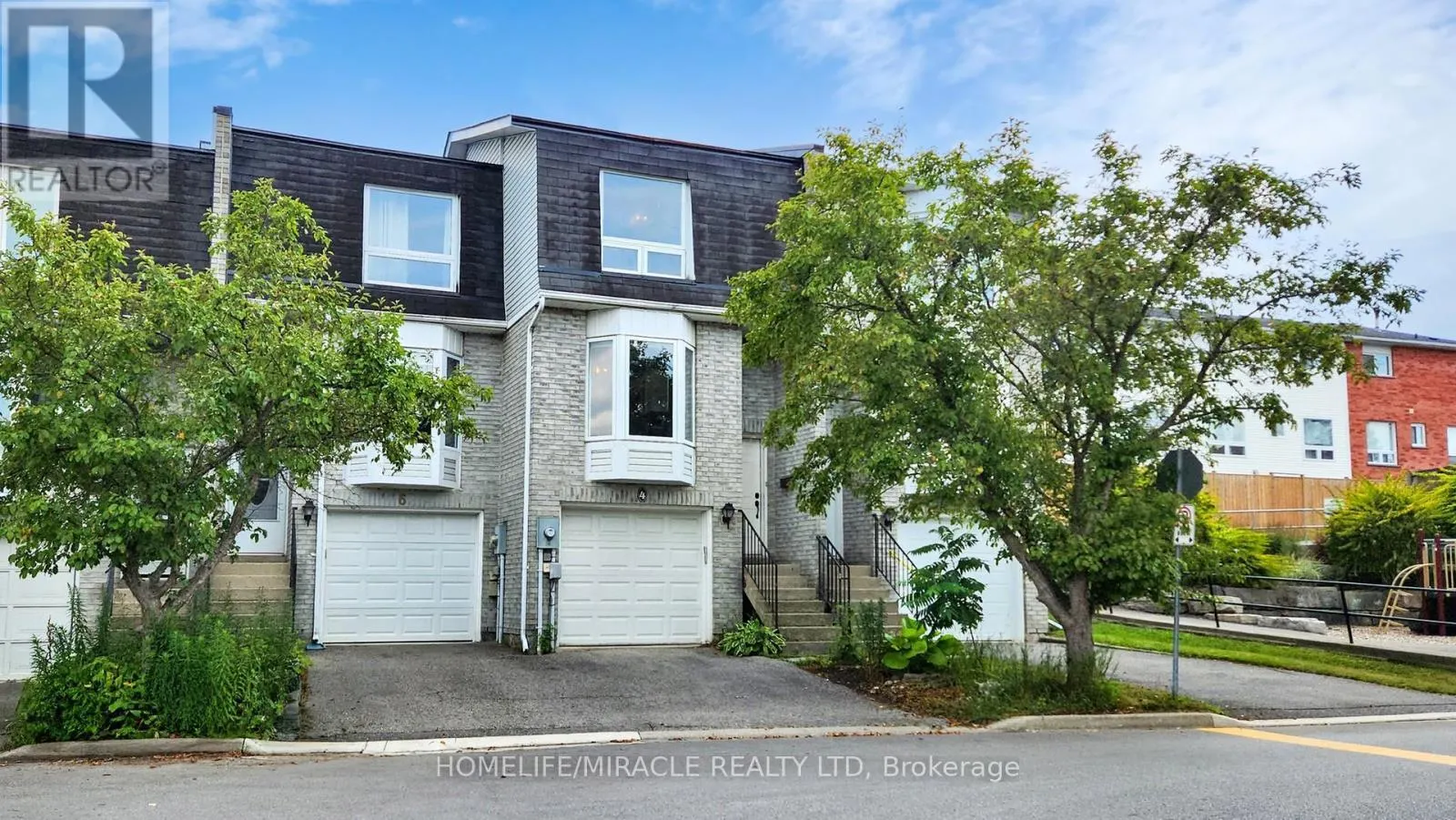4 WILLIAM CURTIS CIRCLE