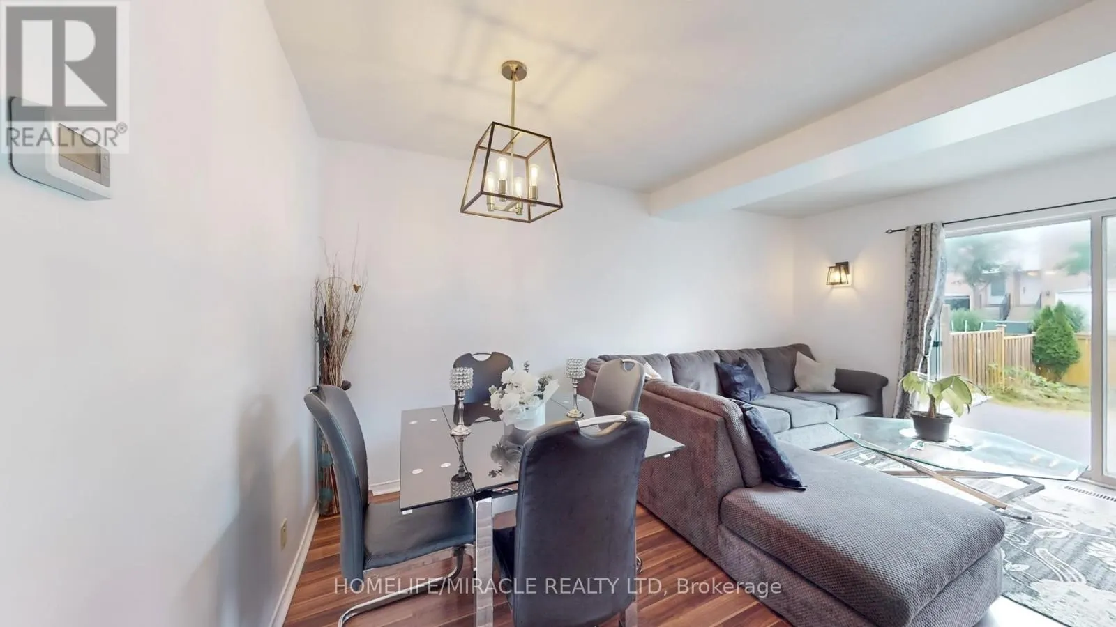 4 WILLIAM CURTIS CIRCLE
