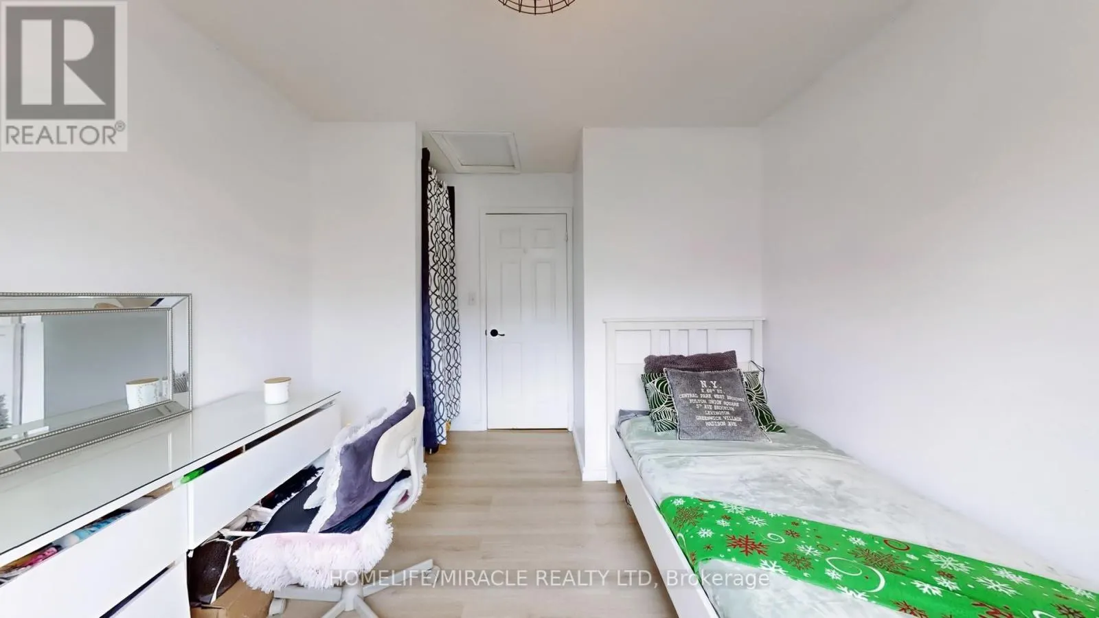 4 WILLIAM CURTIS CIRCLE