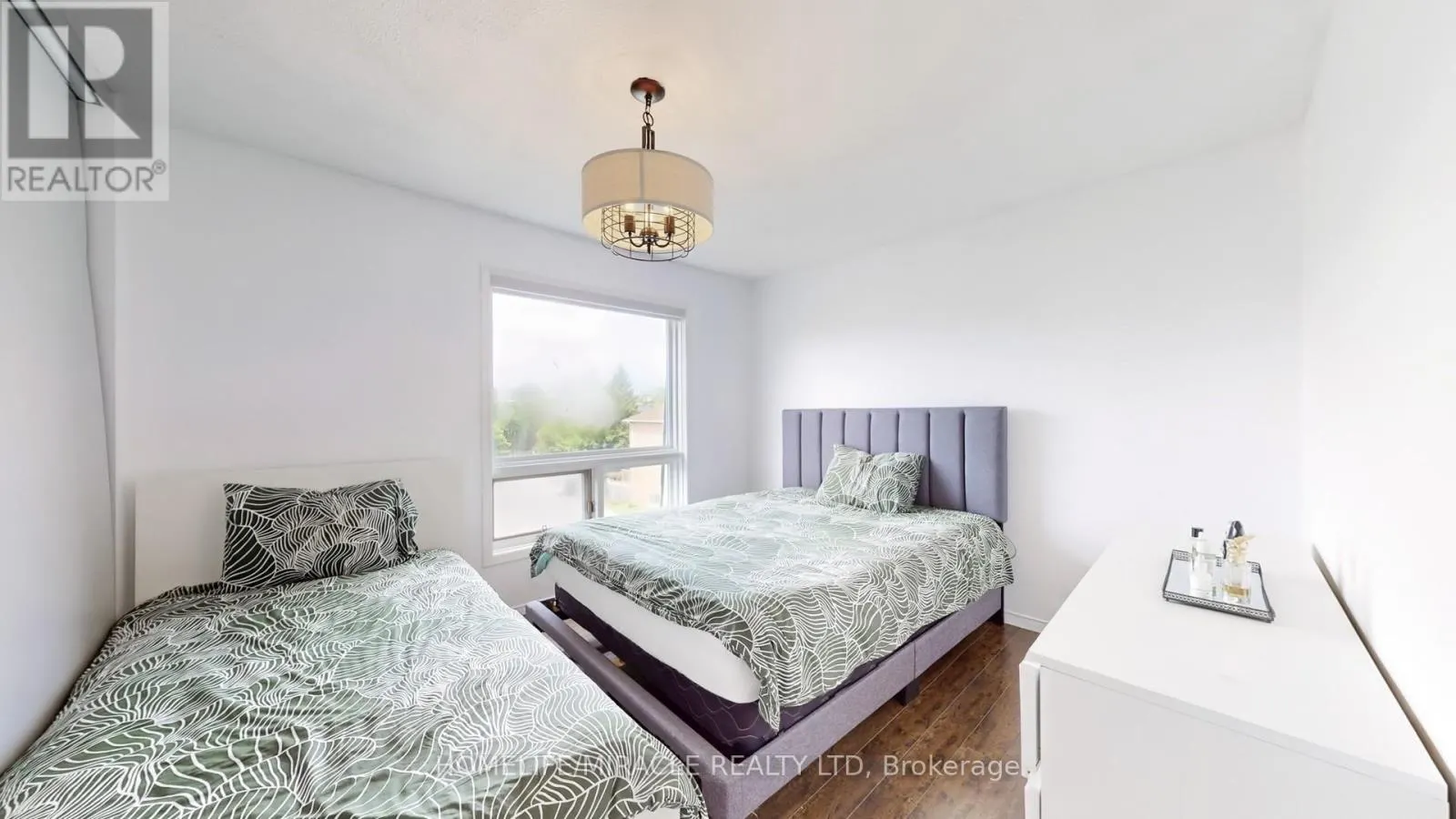 4 WILLIAM CURTIS CIRCLE