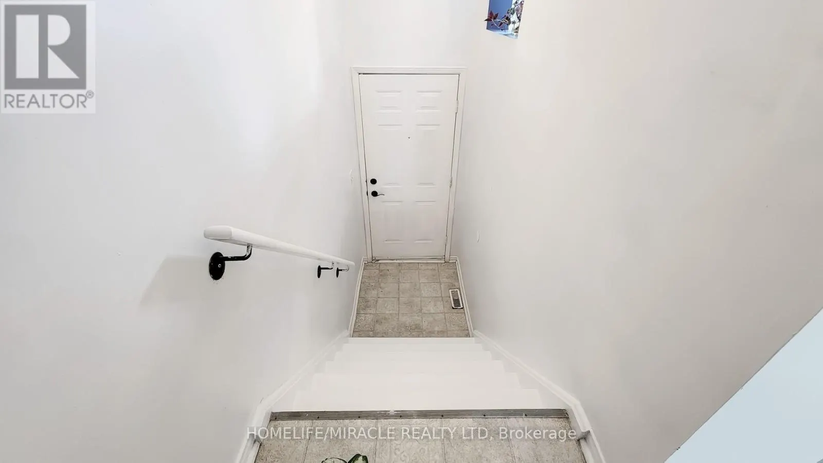 4 WILLIAM CURTIS CIRCLE