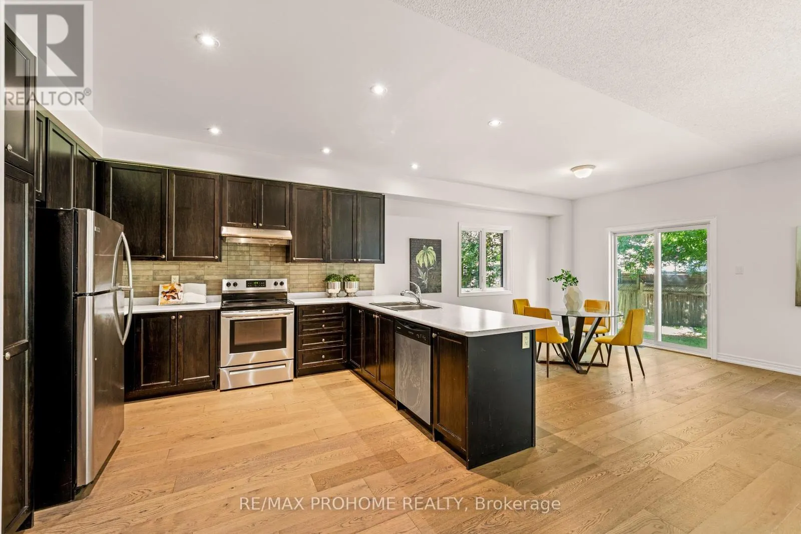 102 RIVEREDGE DRIVE