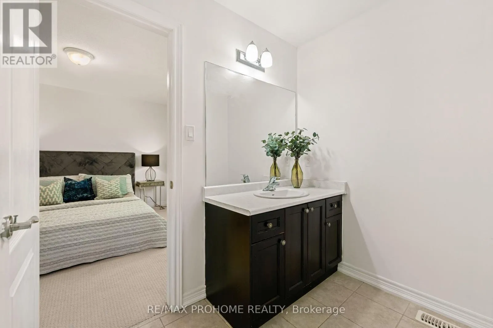 102 RIVEREDGE DRIVE