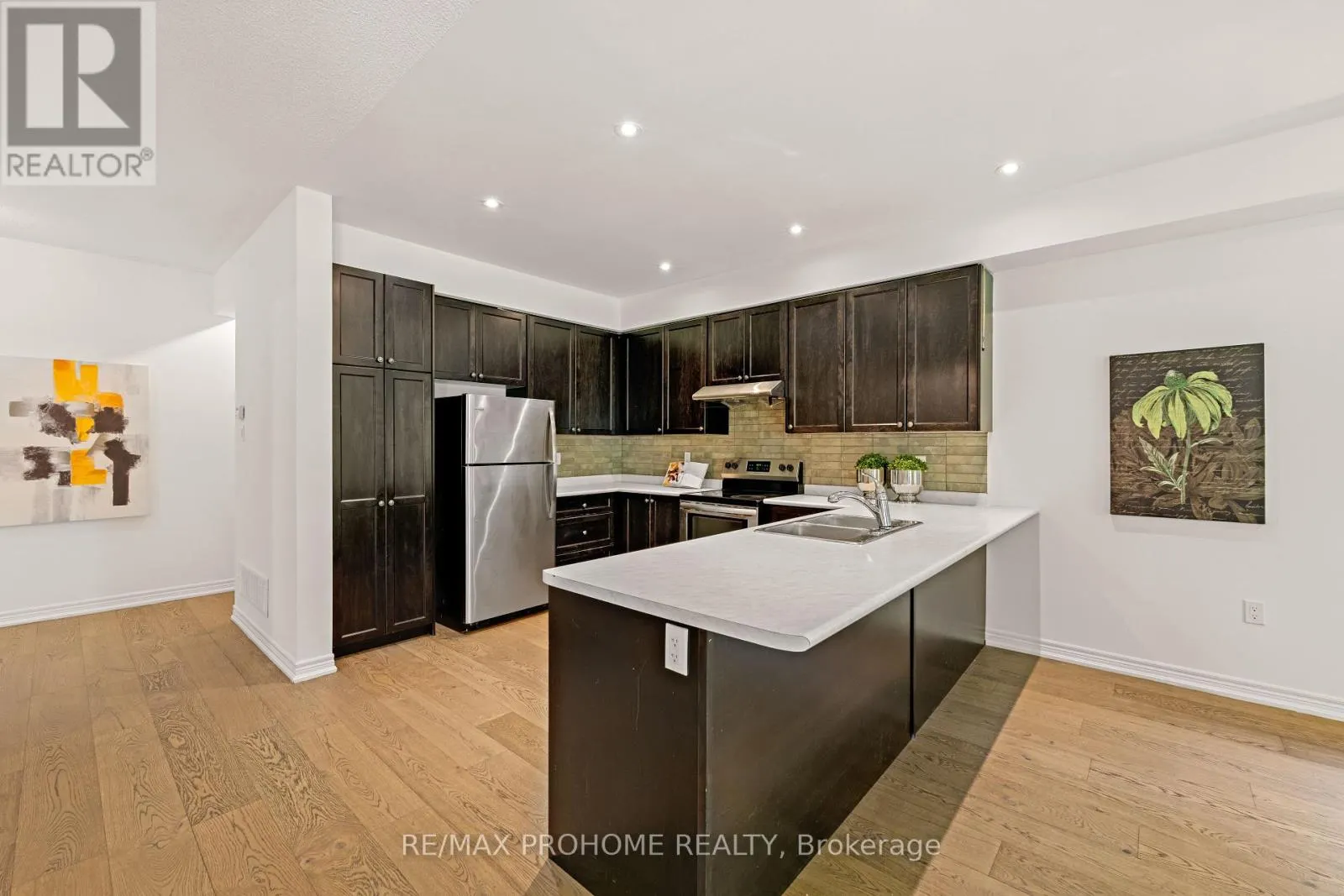 102 RIVEREDGE DRIVE