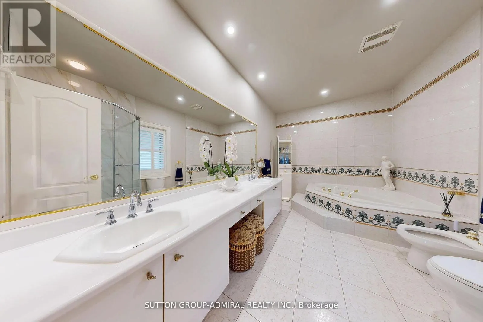 220 KING HIGH DRIVE