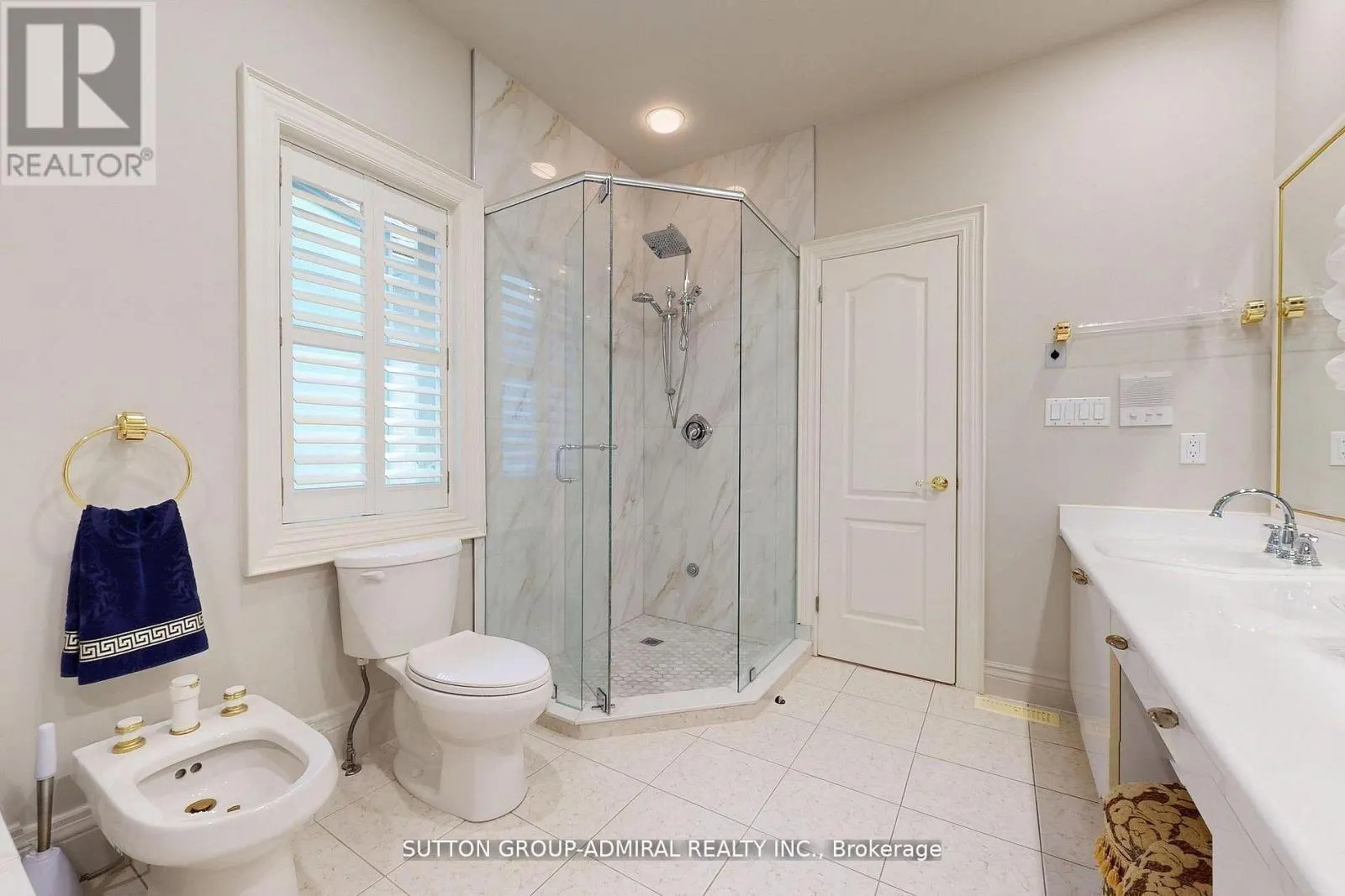 220 KING HIGH DRIVE