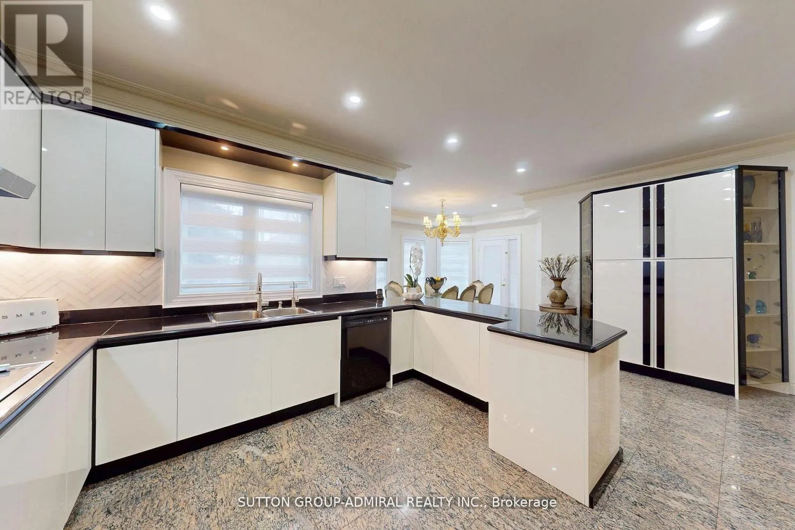 220 KING HIGH DRIVE