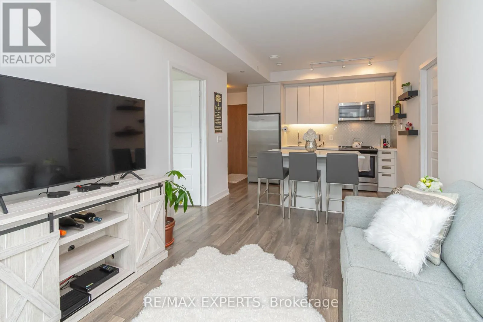 C315 - 301 SEA RAY AVENUE