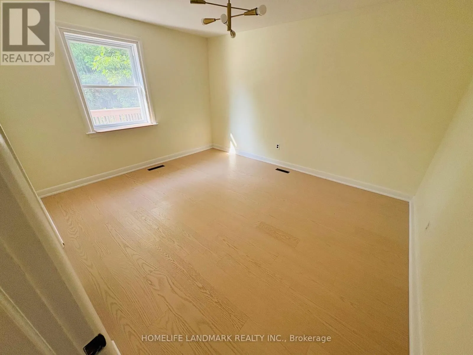 MAIN - 74 ROBINSON STREET