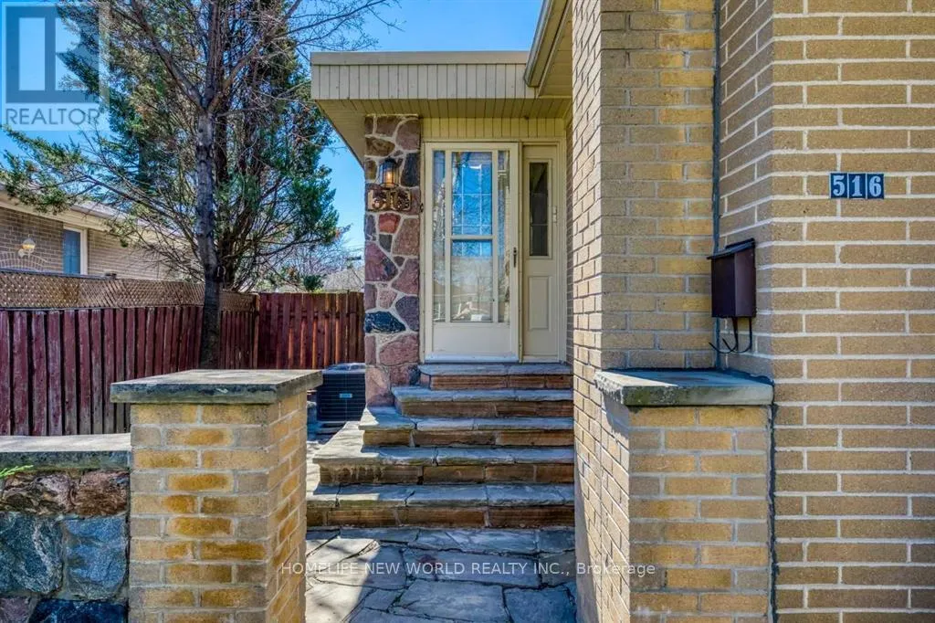 516 LYNETT CRESCENT