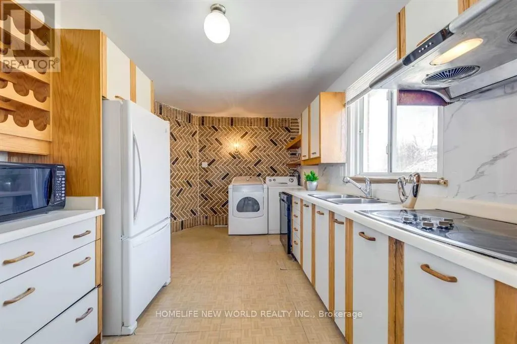 516 LYNETT CRESCENT