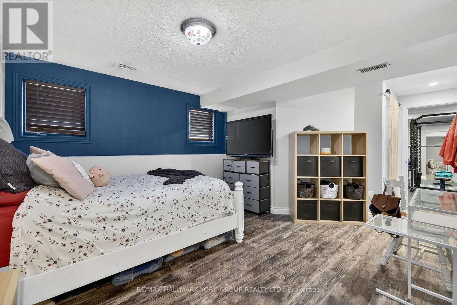 2 HADLEY COURT
