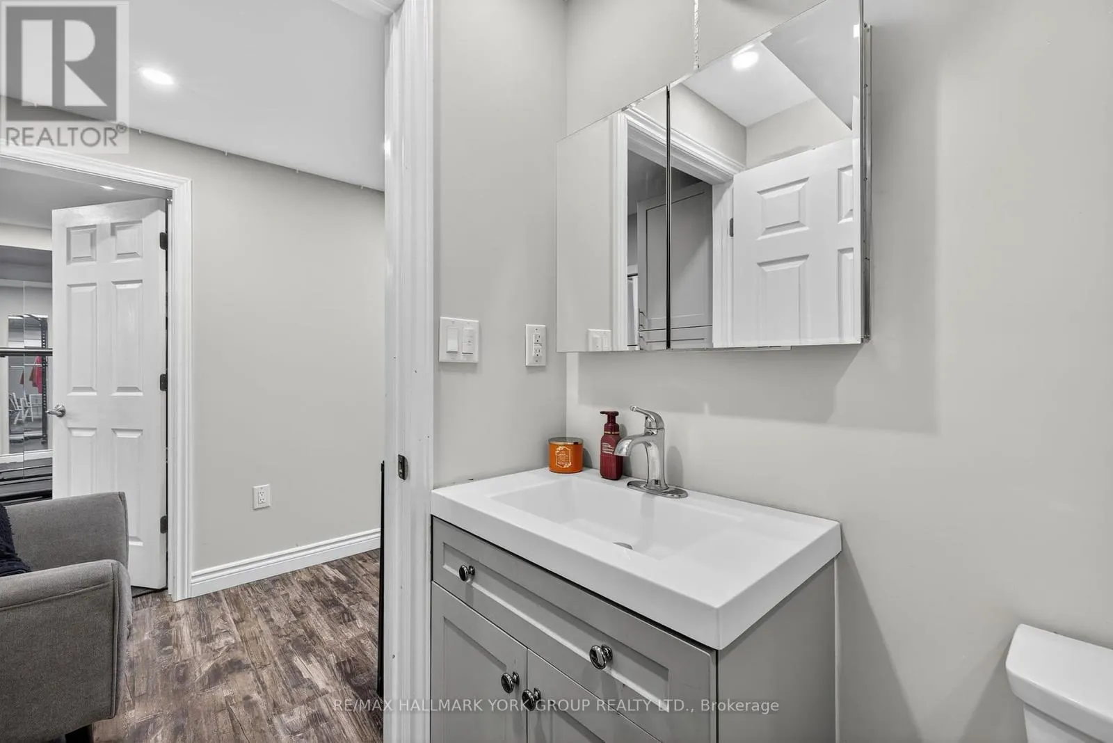 2 HADLEY COURT