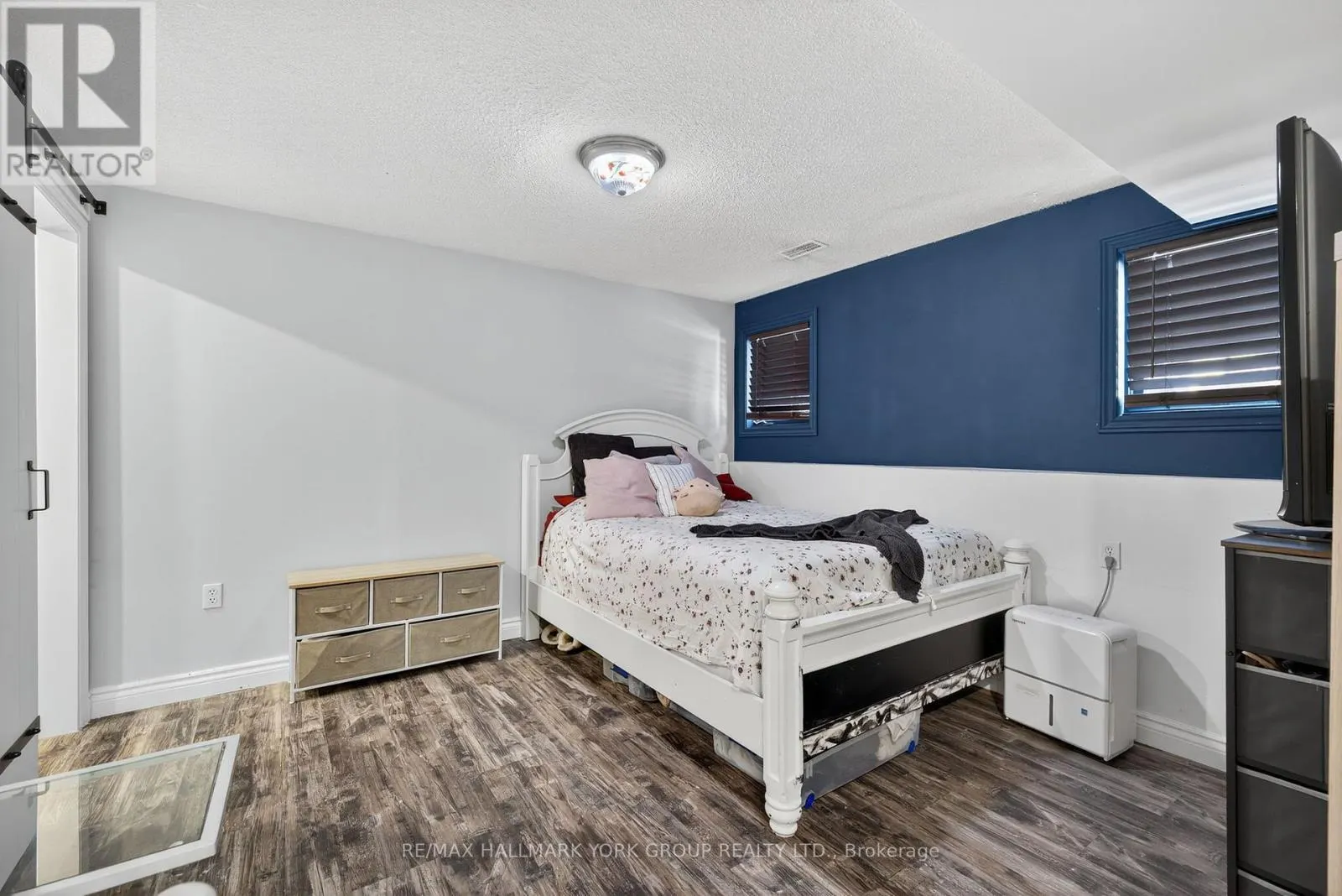 2 HADLEY COURT
