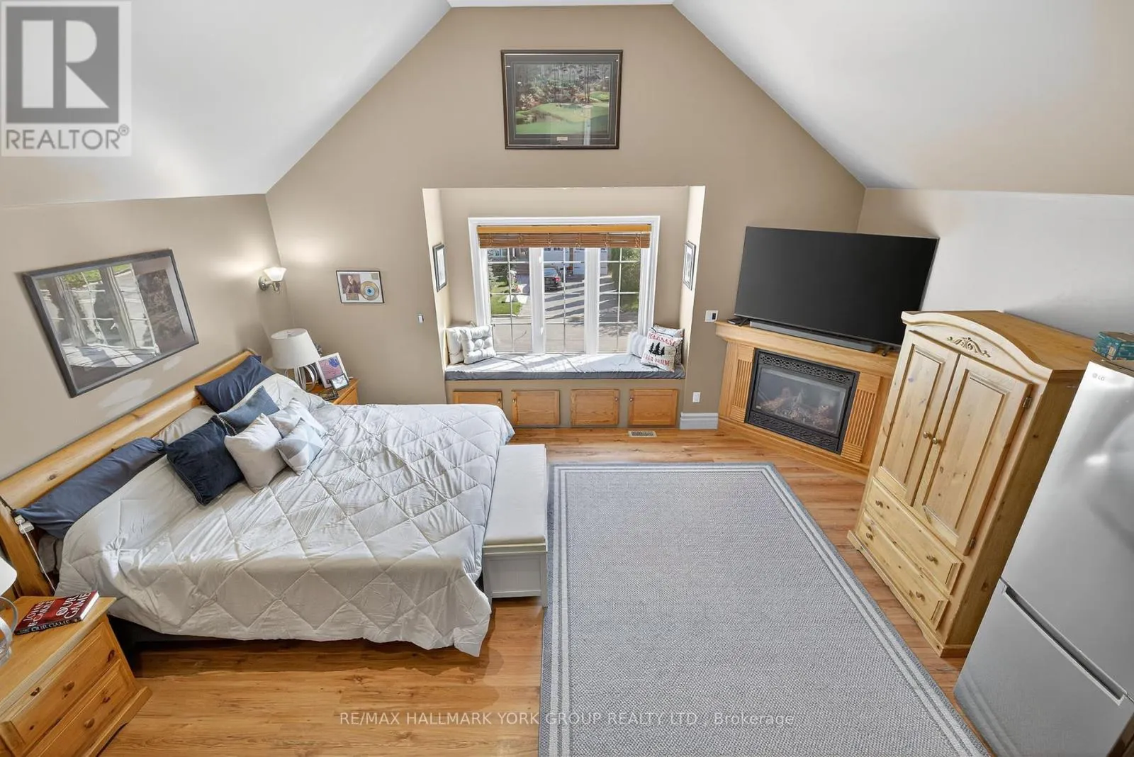 2 HADLEY COURT