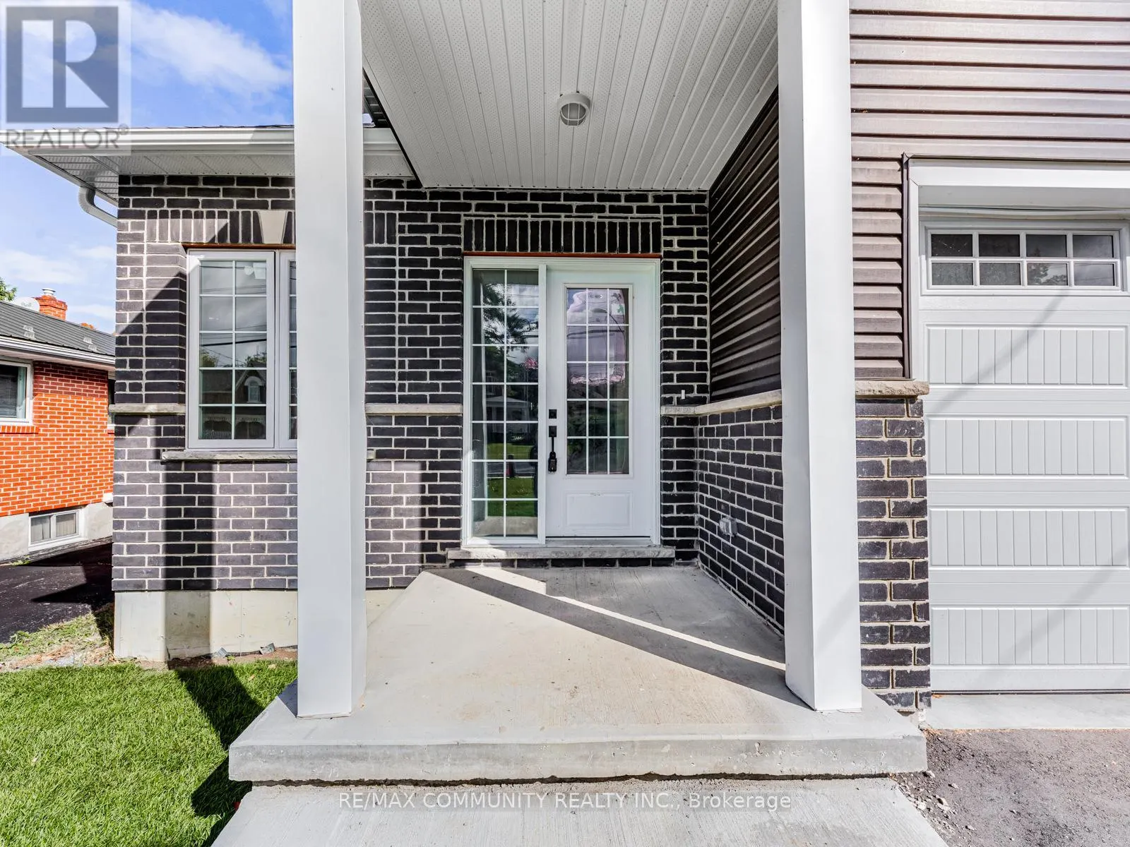 506 SIMCOE STREET