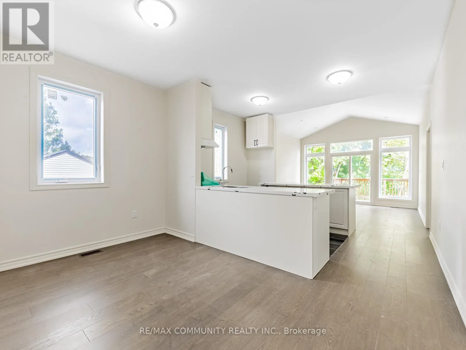 506 SIMCOE STREET