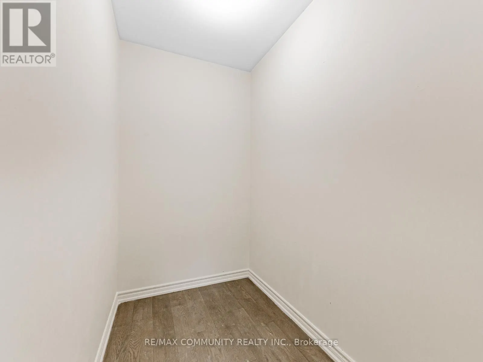 506 SIMCOE STREET