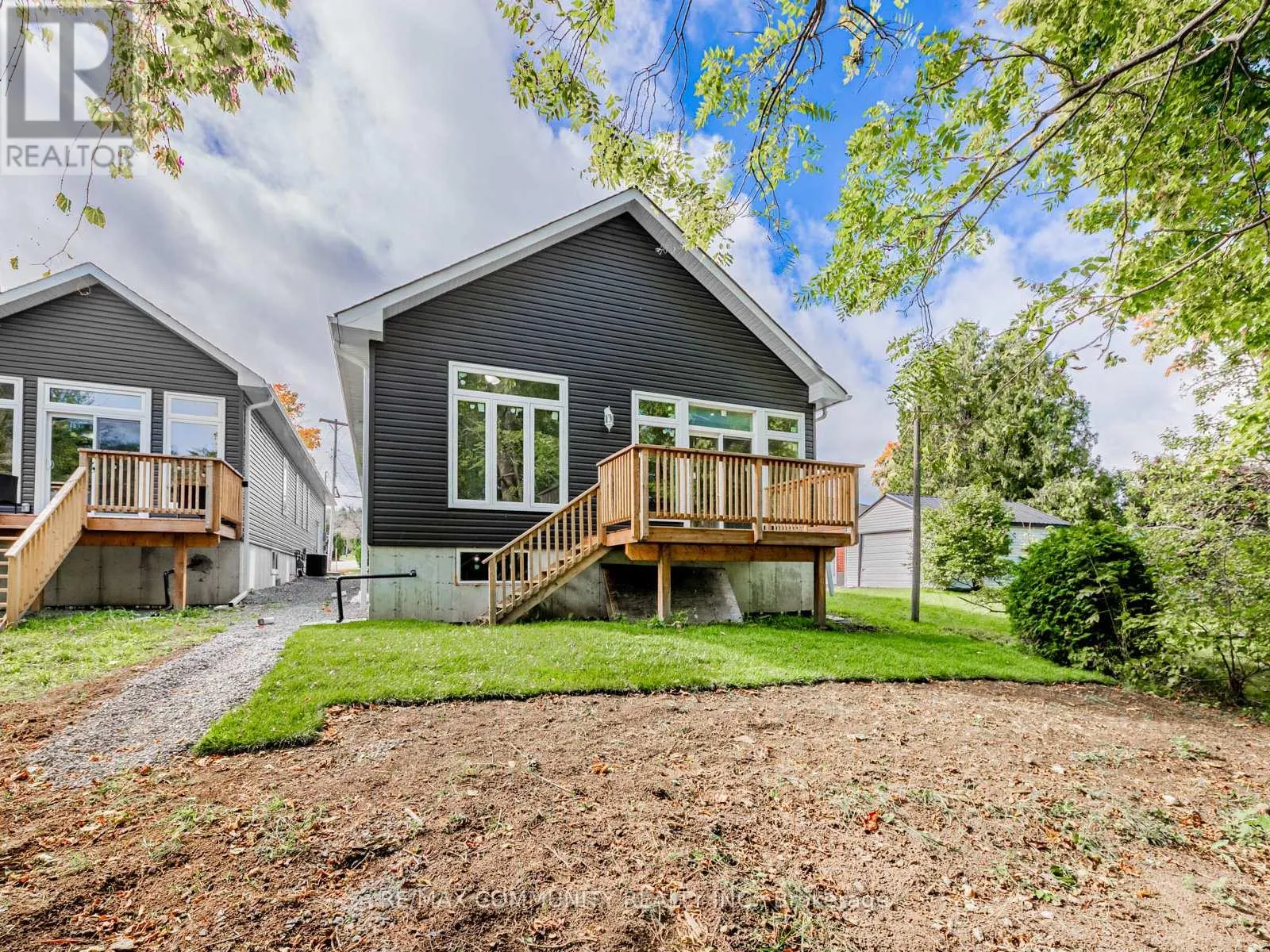 506 SIMCOE STREET