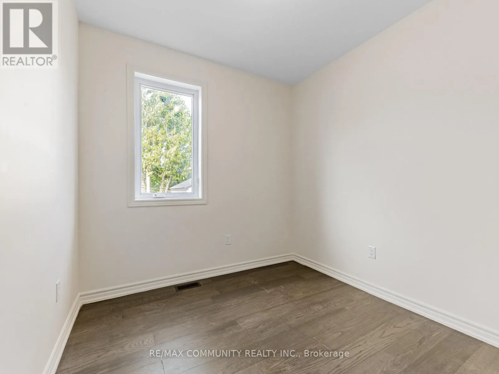 506 SIMCOE STREET