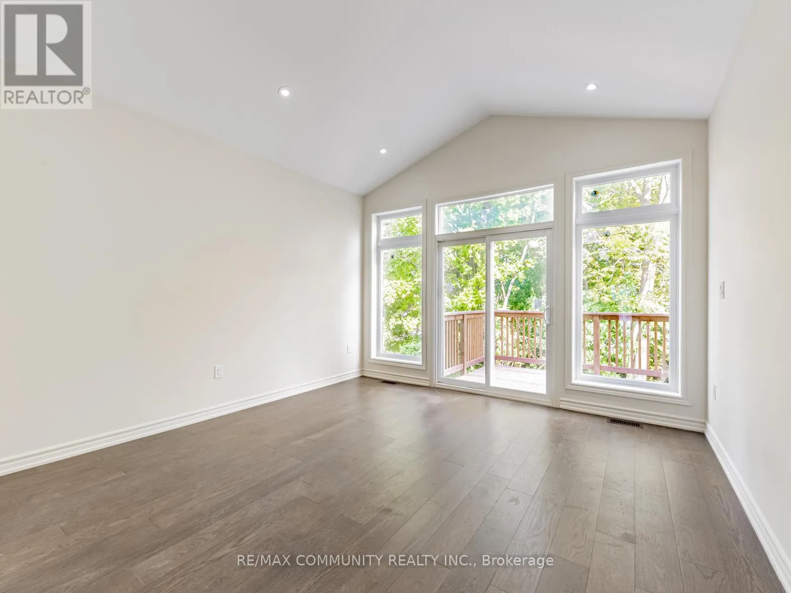506 SIMCOE STREET