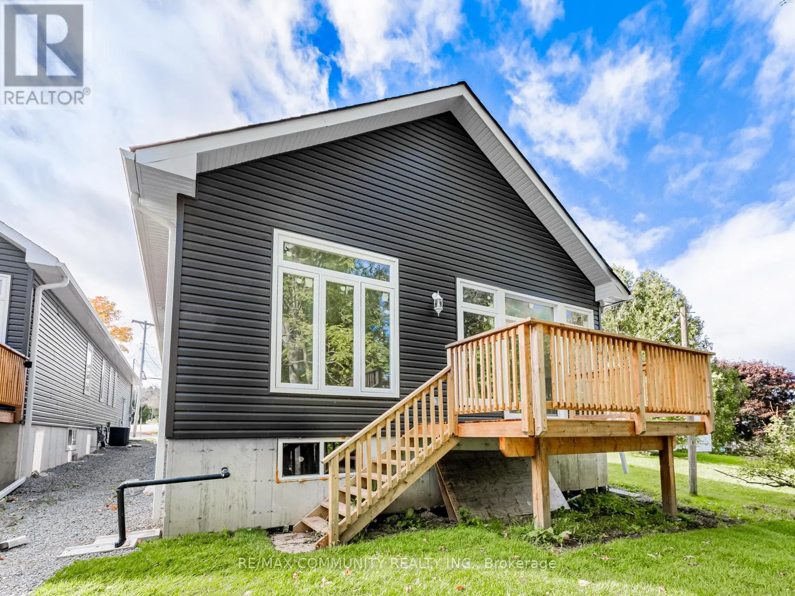 506 SIMCOE STREET