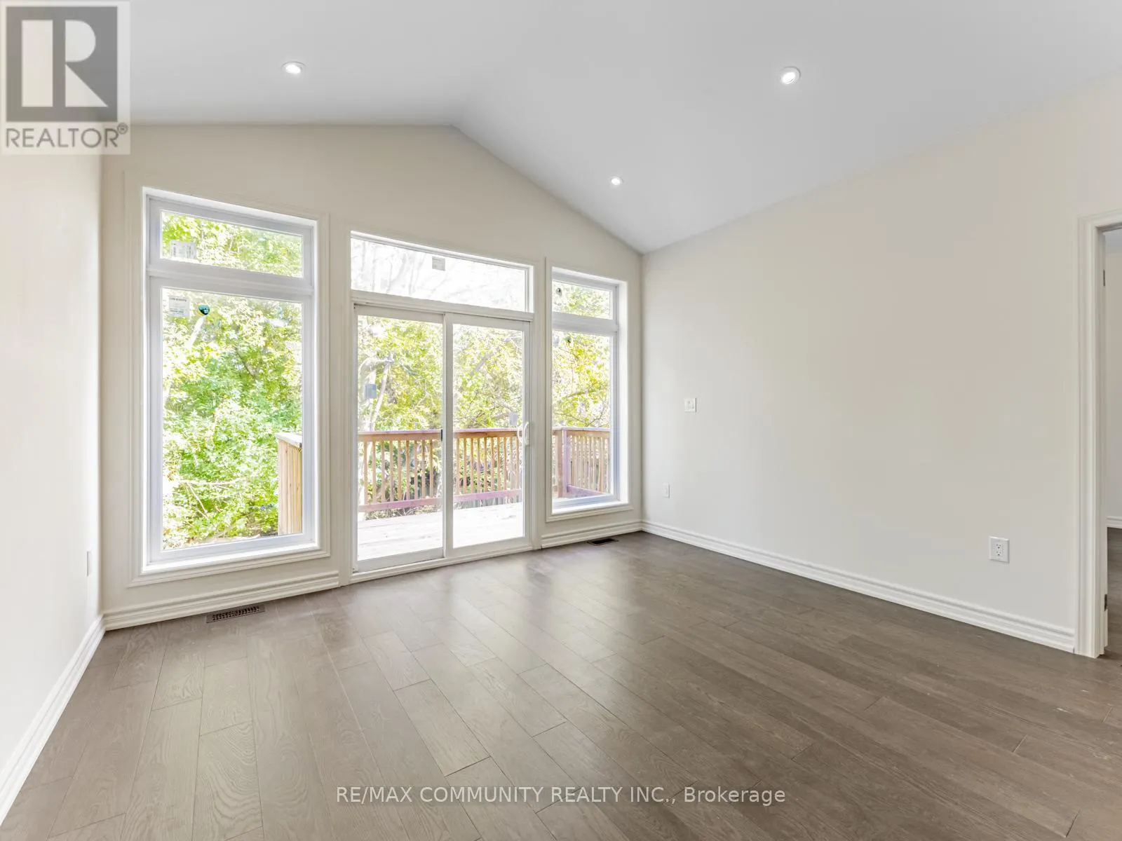 506 SIMCOE STREET