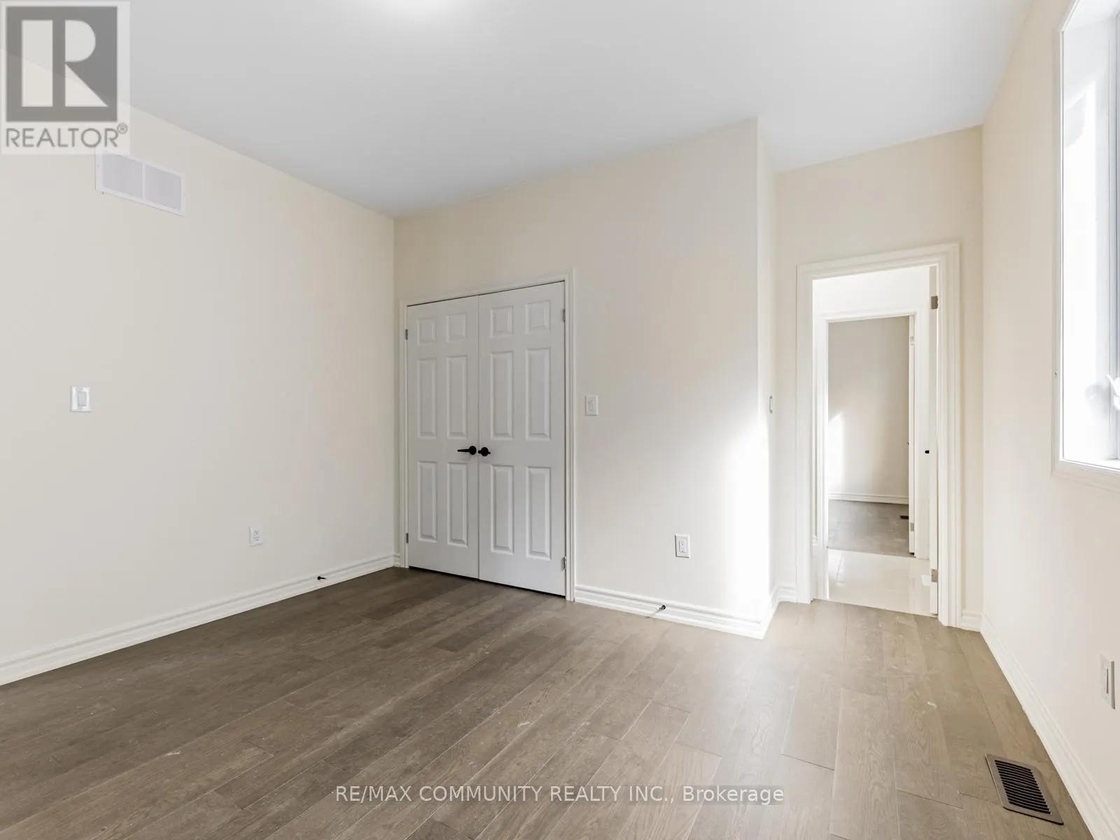 506 SIMCOE STREET