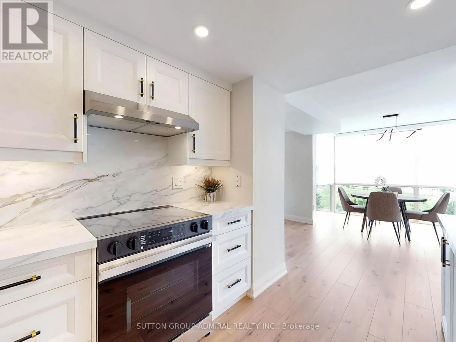 717 - 20 HARDING BOULEVARD W
