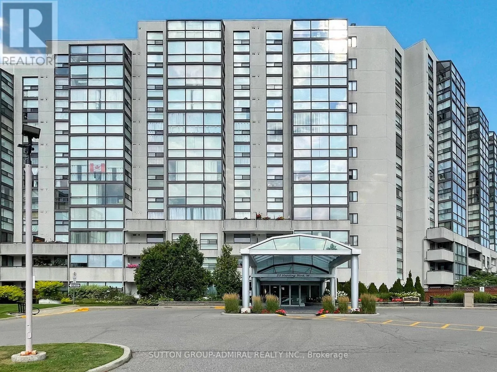 717 - 20 HARDING BOULEVARD W
