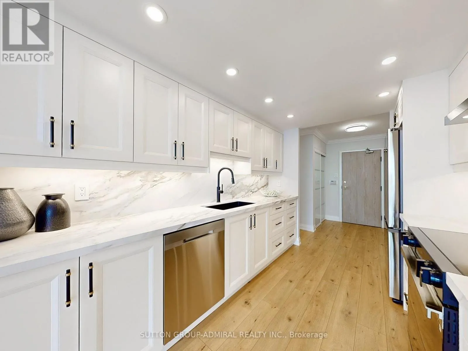 717 - 20 HARDING BOULEVARD W