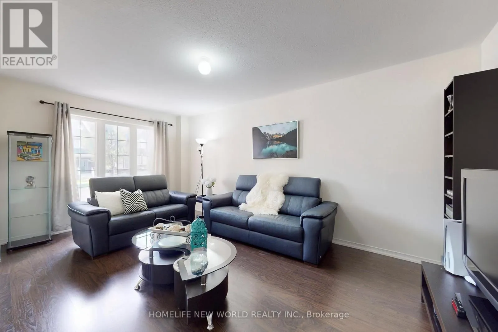 1124 BUR OAK AVENUE