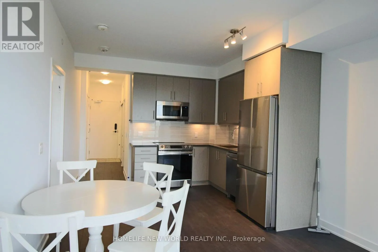 1209 - 105 ONEIDA CRESCENT S