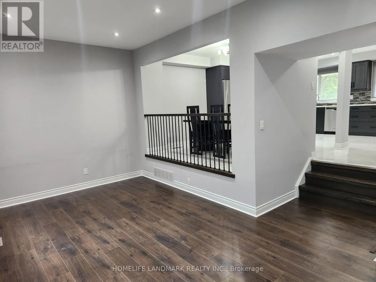 104 - 7 POPLAR CRESCENT
