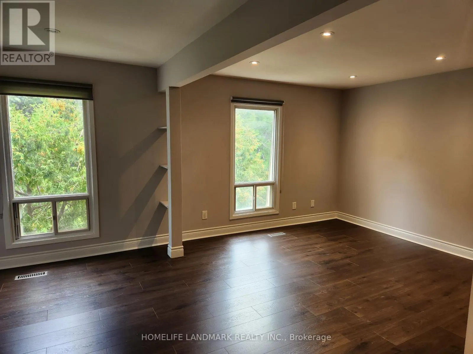 104 - 7 POPLAR CRESCENT