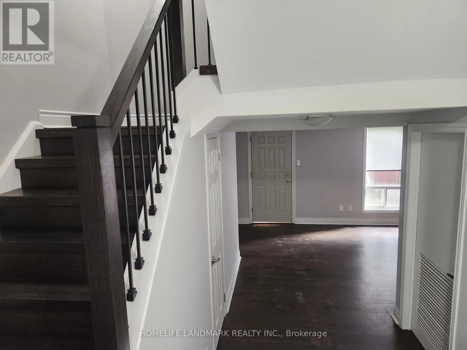 104 - 7 POPLAR CRESCENT