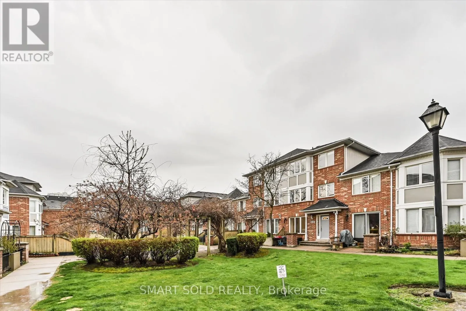 152 - 18 CLARK AVENUE W