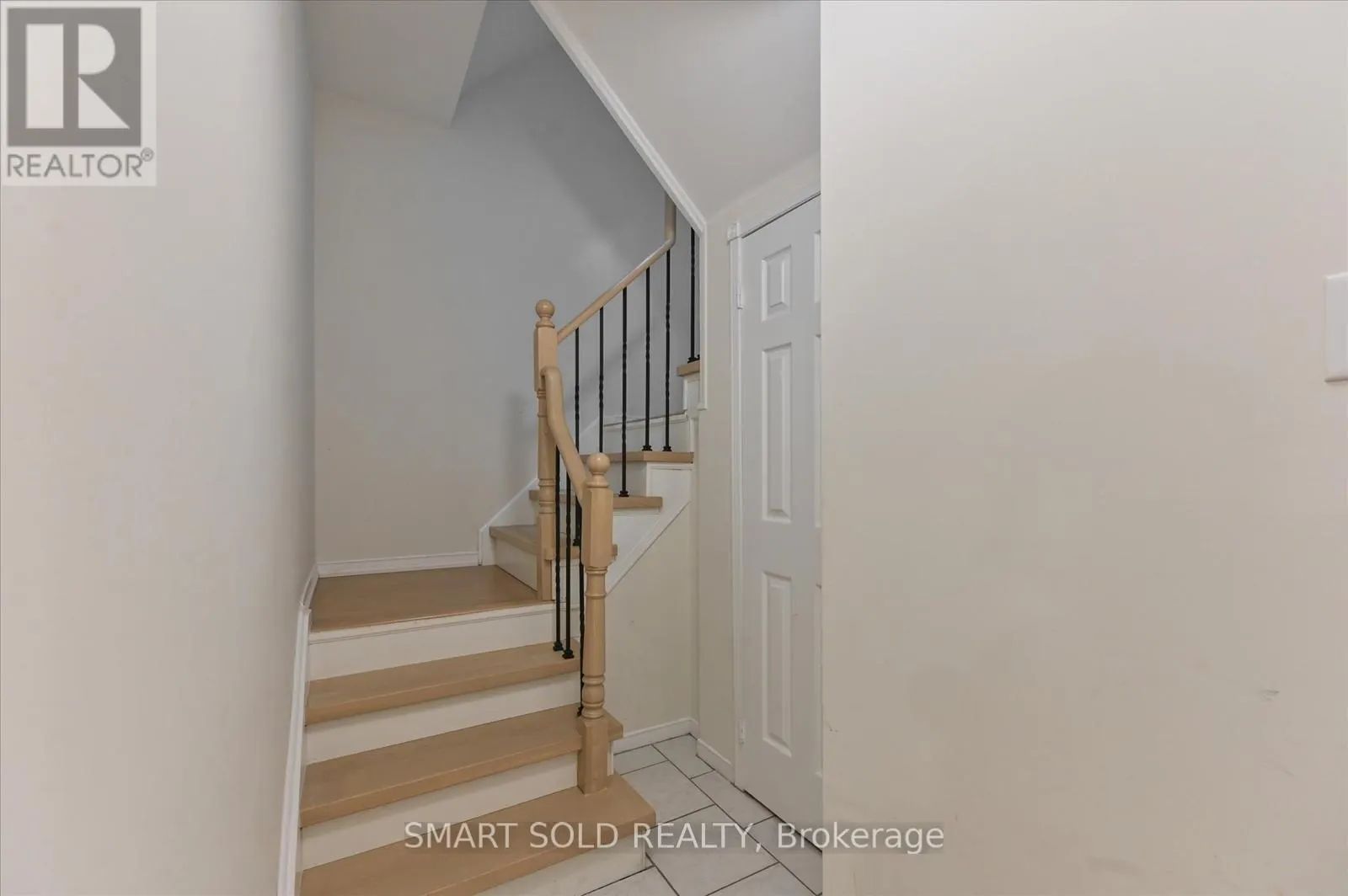 152 - 18 CLARK AVENUE W
