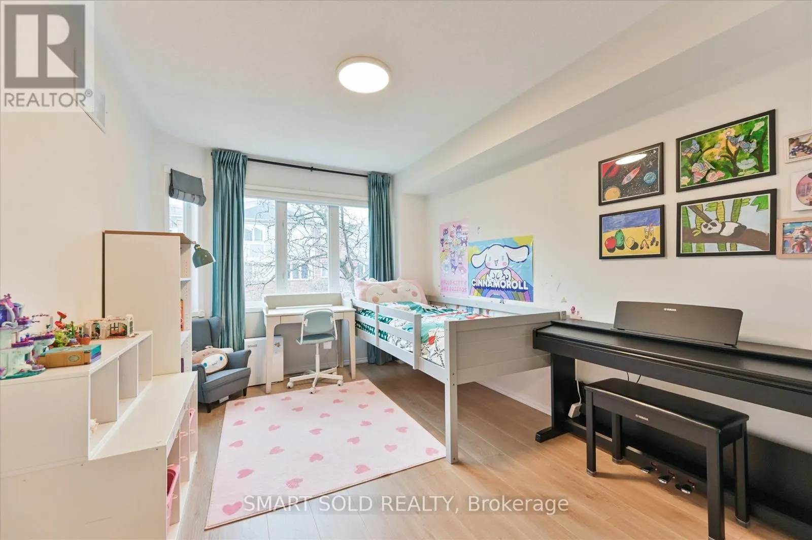 152 - 18 CLARK AVENUE W