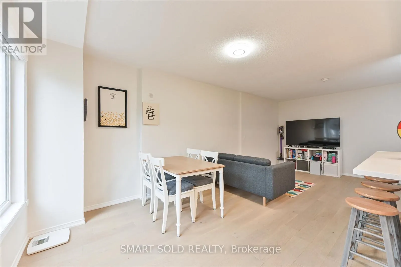 152 - 18 CLARK AVENUE W